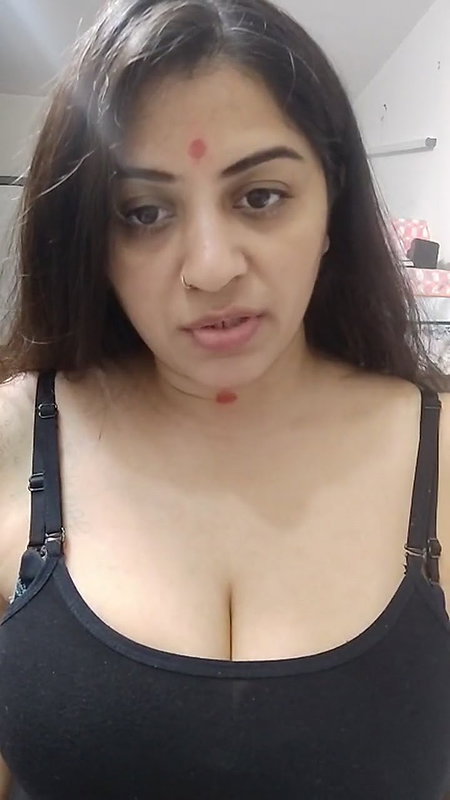 Youtuber Vandhana 17