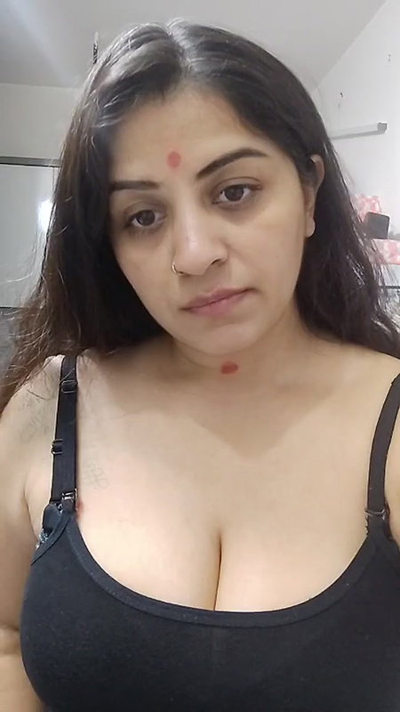 Youtuber Vandhana 17