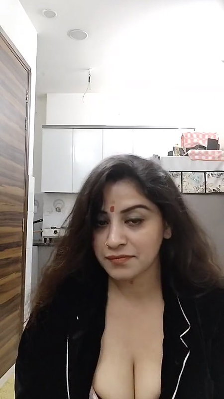 Youtuber Vandhana 18