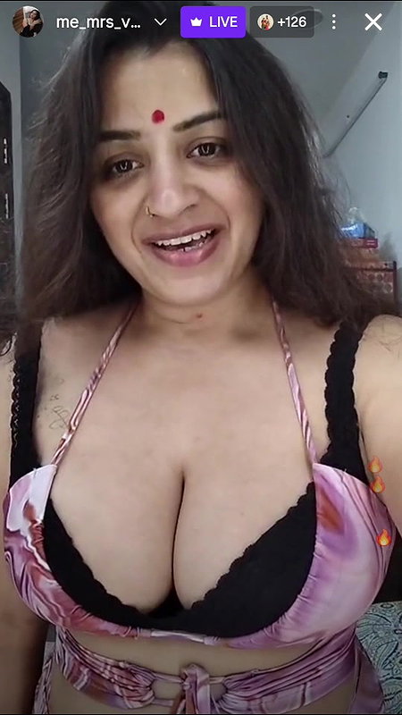 Youtuber Vandhana 19