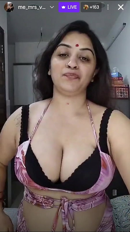 Youtuber Vandhana 19