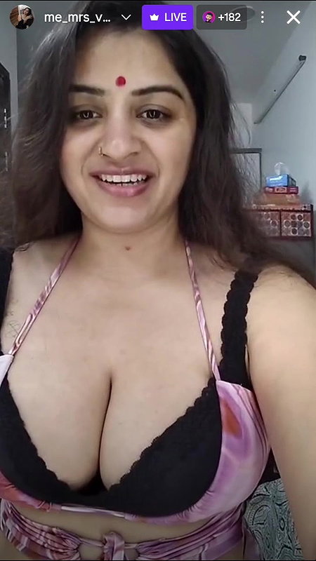 Youtuber Vandhana 19