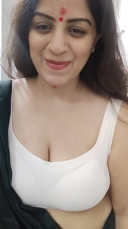 Youtuber Vandhana 24