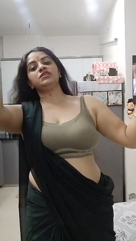 Youtuber Vandhana 24