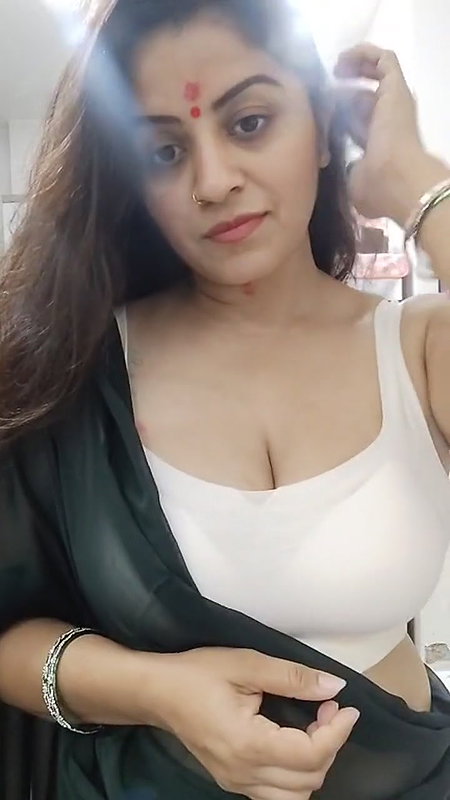 Youtuber Vandhana 24