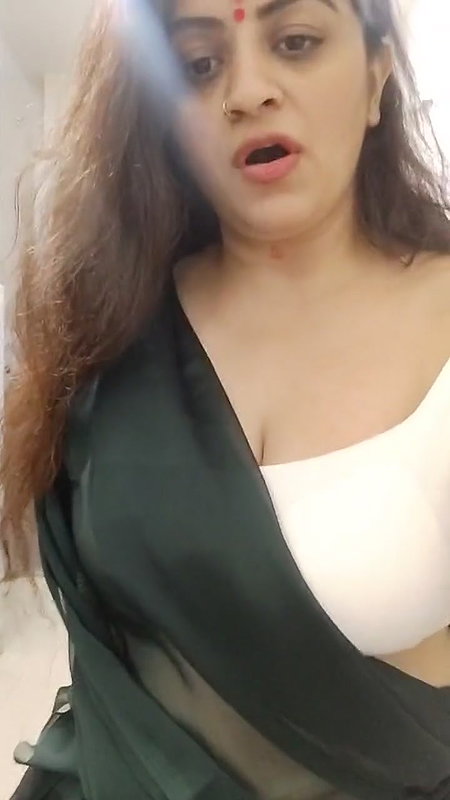 Youtuber Vandhana 24