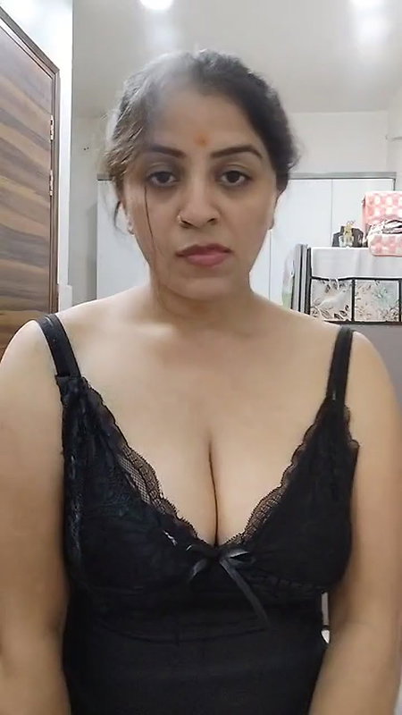 Youtuber Vandhana 25