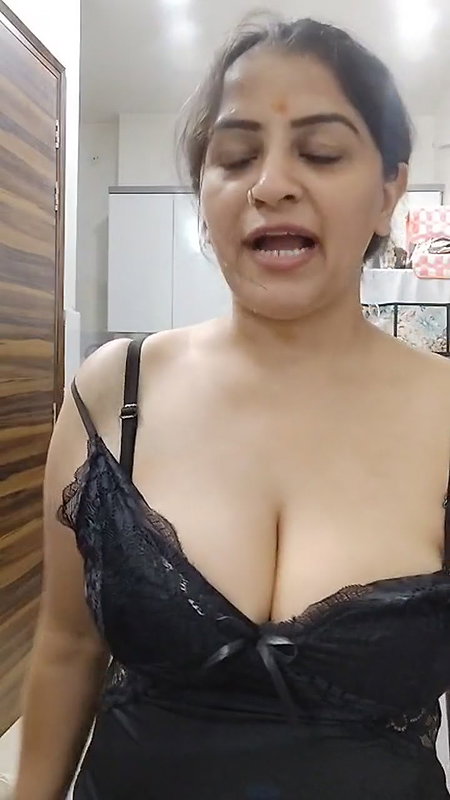 Youtuber Vandhana 25