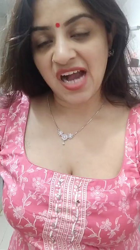 Youtuber Vandhana 28