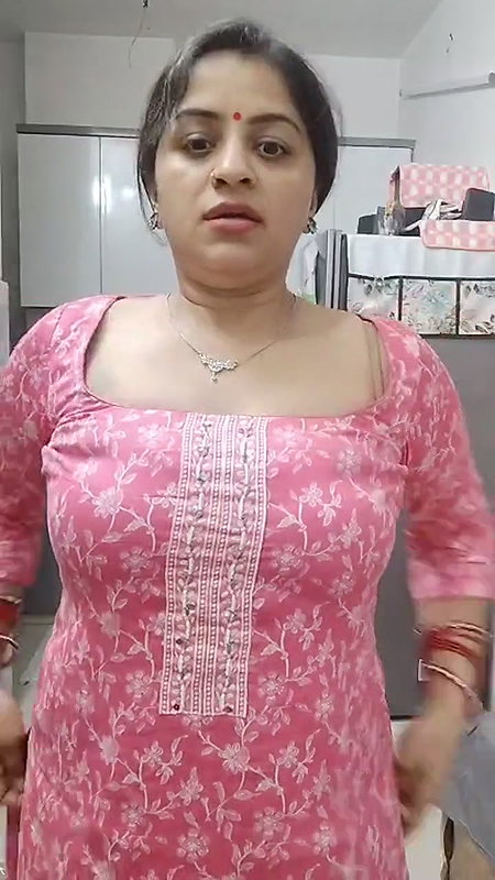 Youtuber Vandhana 28