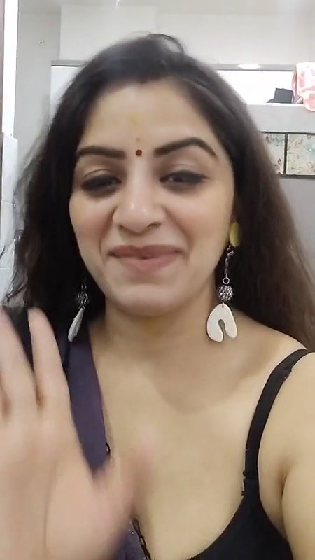 Youtuber Vandhana 29