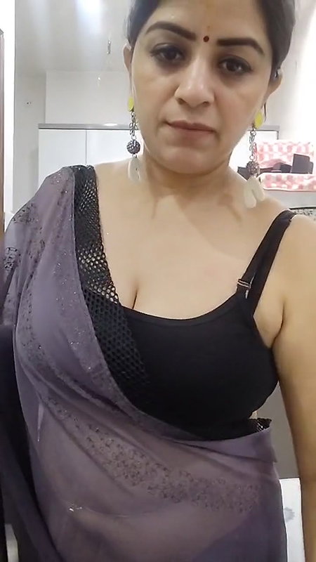 Youtuber Vandhana 29