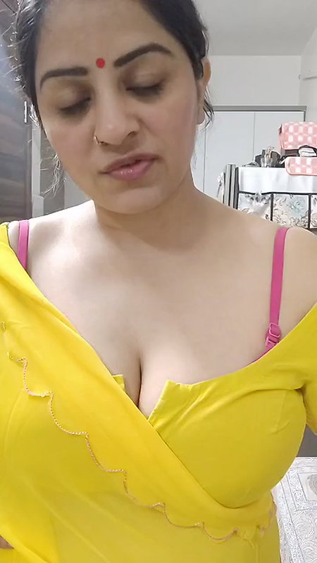 Youtuber Vandhana 30