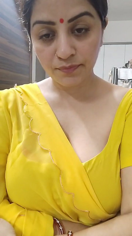 Youtuber Vandhana 30