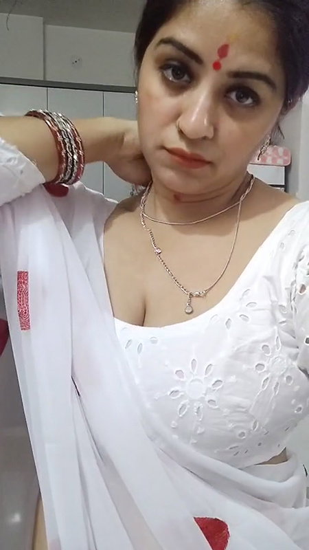 Youtuber Vandhana 33