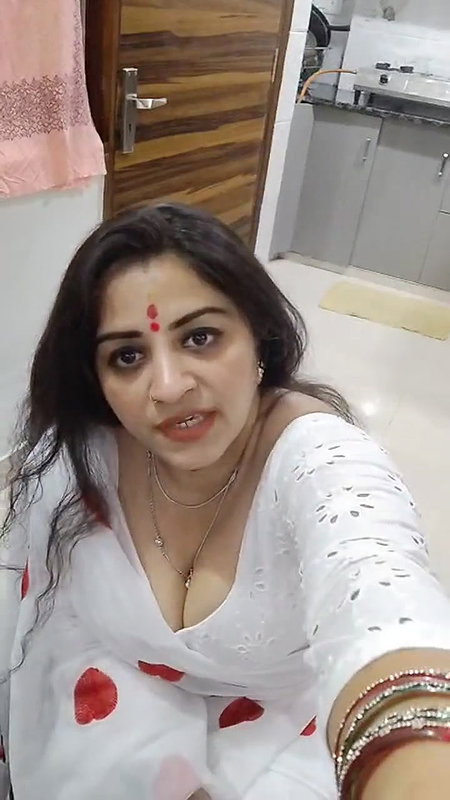 Youtuber Vandhana 33