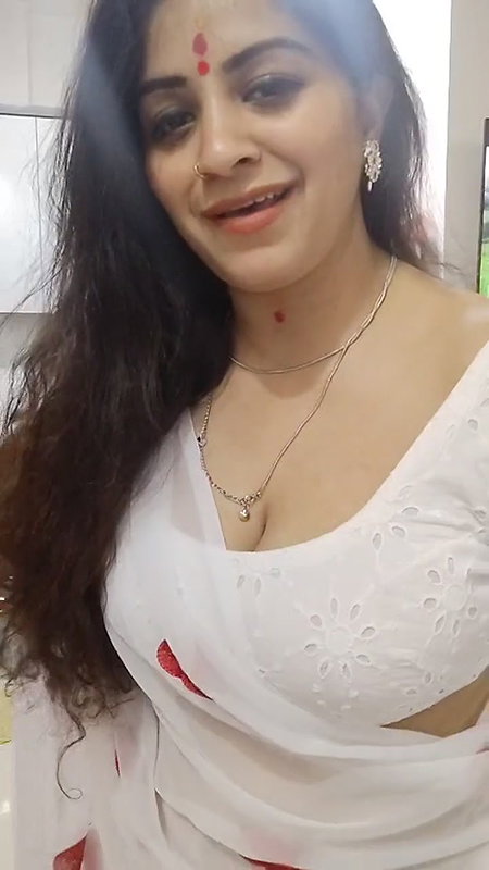 Youtuber Vandhana 33