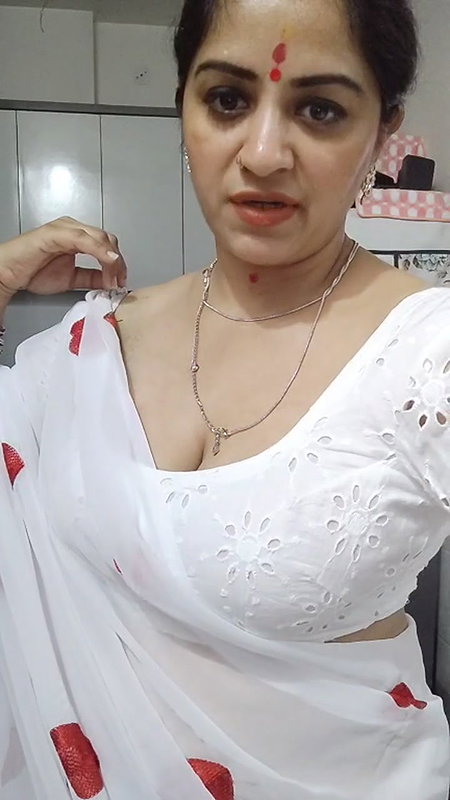 Youtuber Vandhana 33