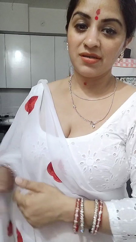 Youtuber Vandhana 33