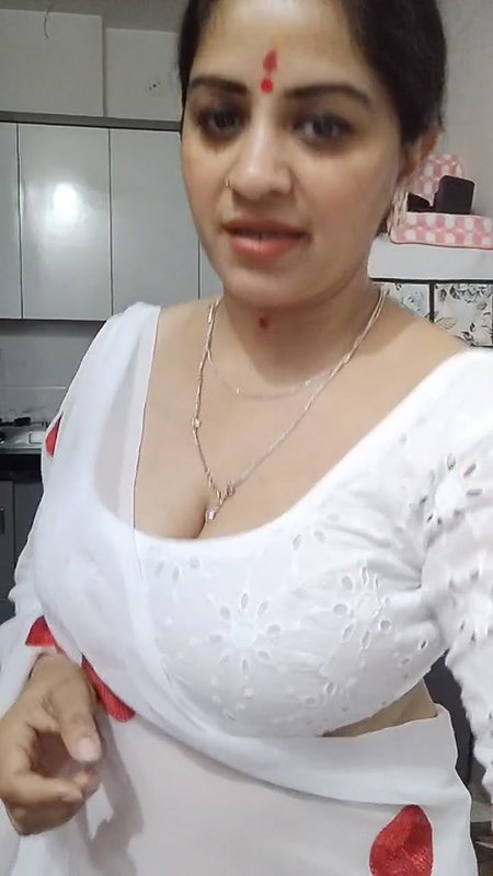 Youtuber Vandhana 33