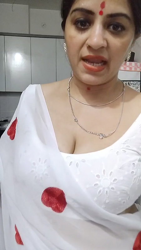 Youtuber Vandhana 33