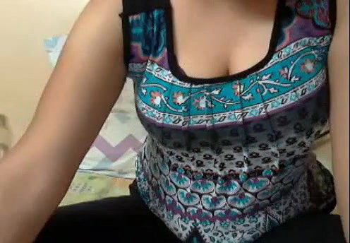 chubby indian ass show