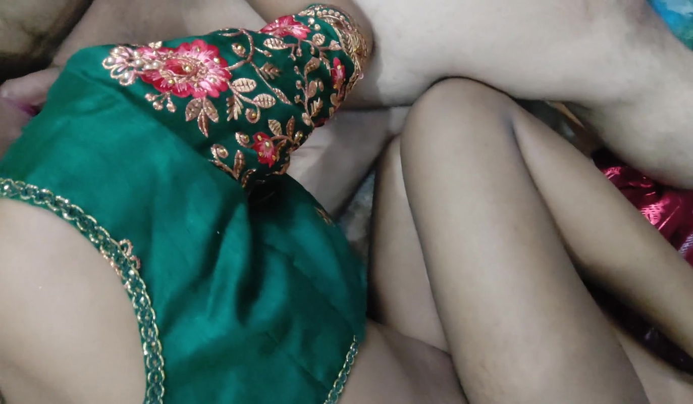 Beautiful Girl Fuck in Her Saree, Desi Village Girl First Time Sex, XXX Video, Virgin Girl Tight Pussy Fuck