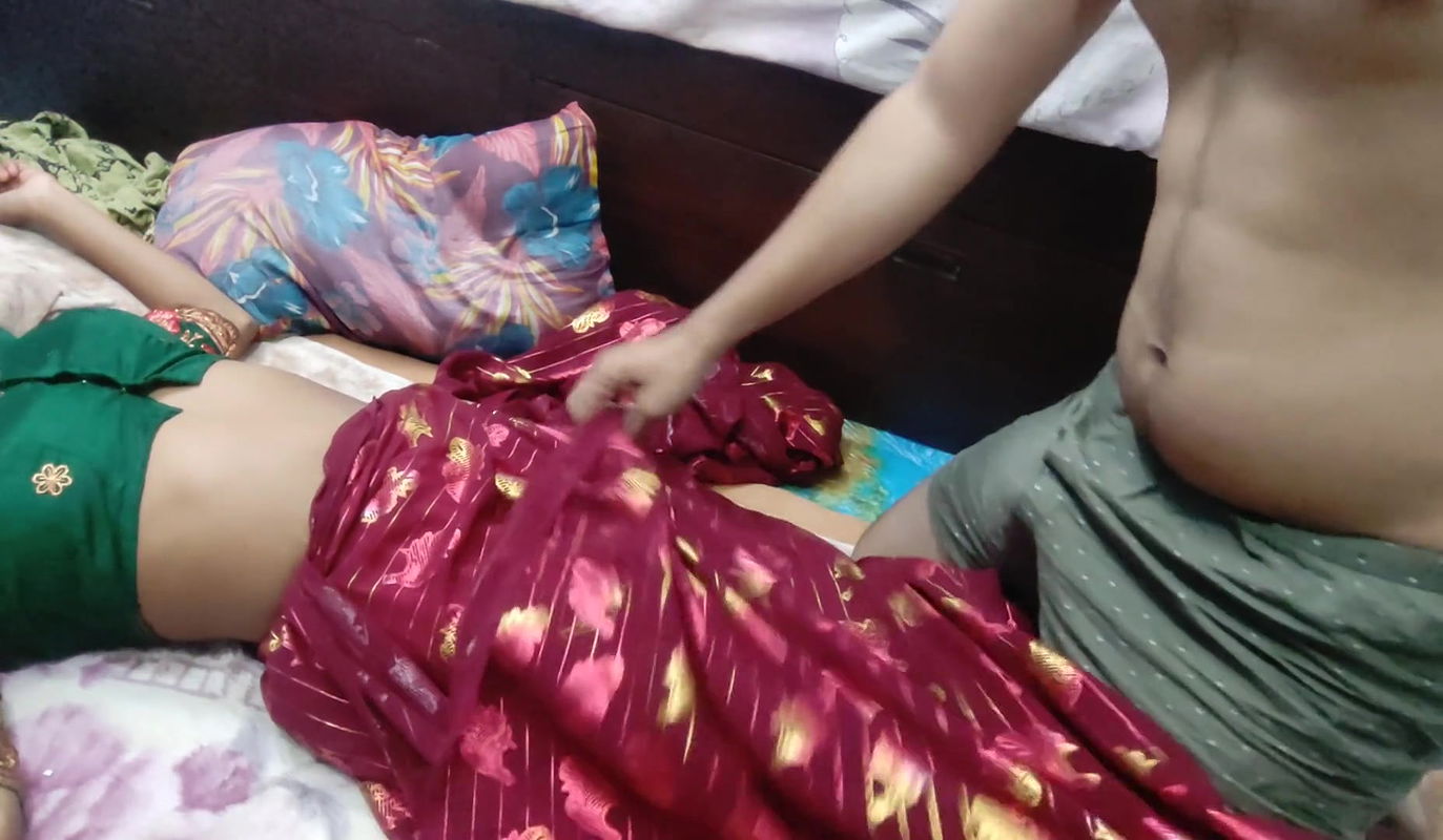 Beautiful Girl Fuck in Her Saree, Desi Village Girl First Time Sex, XXX Video, Virgin Girl Tight Pussy Fuck