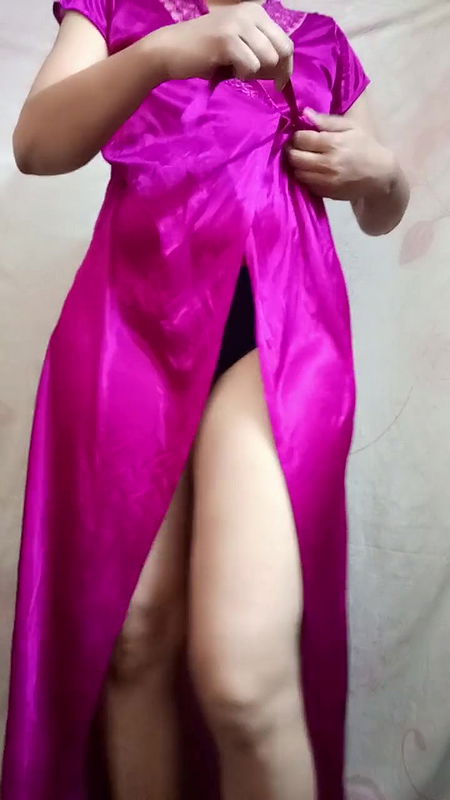 Dancing Girl Recorded Video Showing Her Ass, Boobs and Hips for Boyfriend