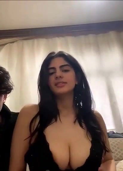 BF brings his BIG CHOOCHA GF to his Flat for Chudai – ‘Bas Kar.. lag rahi hai yaar’2