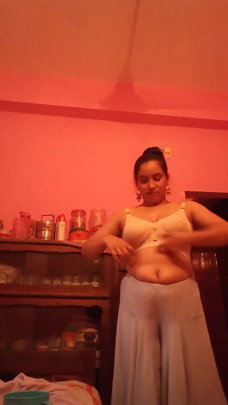 Desi Village Bhabhi Bathing Showiing Nude10 VIDEO 28