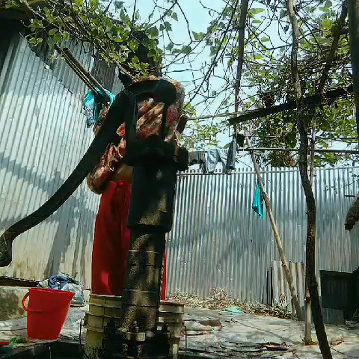 Desi Village Bhabhi Bathing Showiing Nude10 VIDEO 29