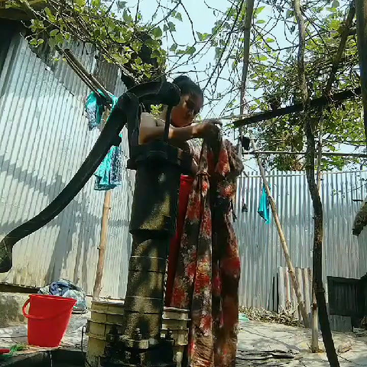 Desi Village Bhabhi Bathing Showiing Nude10 VIDEO 29