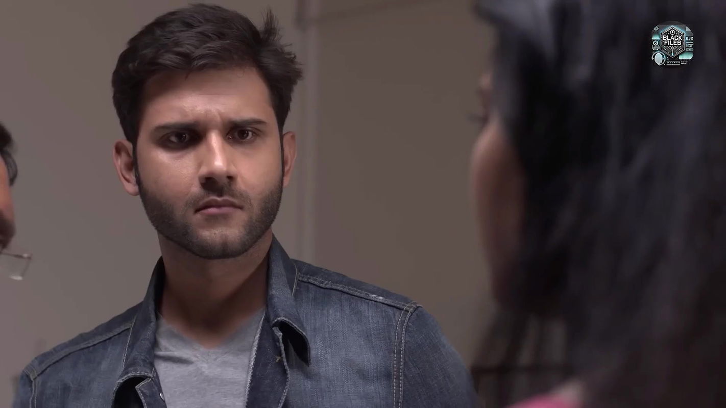 Ekta Tiwari sexy saree scenes from crime series2