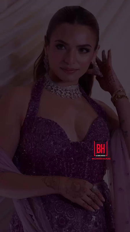 SUKRITI KAKAR DEEP CLEAVAGE TEASE AT EVENT 22