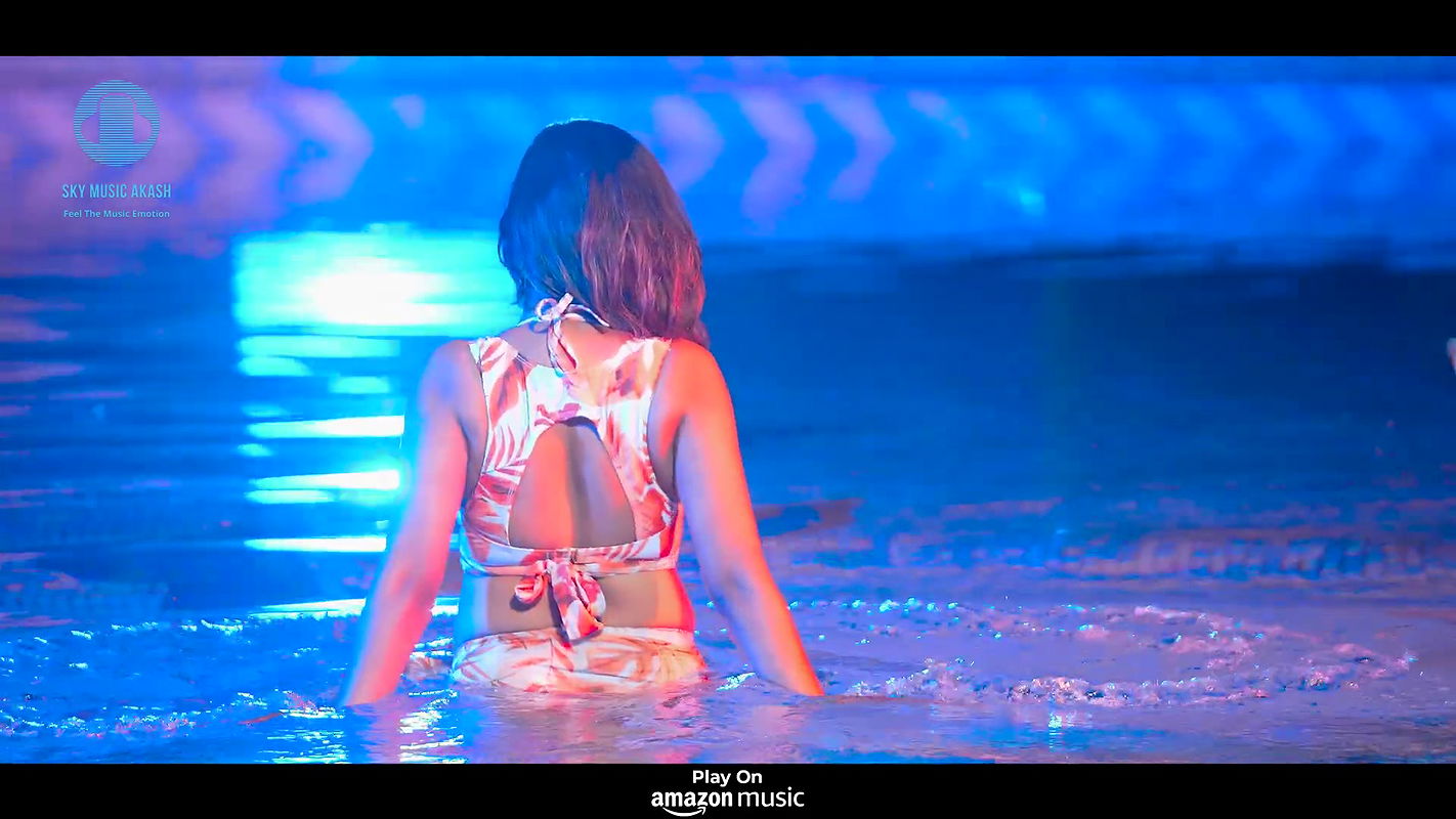 Tisha Sharma hot song – Boob kiss, Smooch, Thigh show, Back kiss2