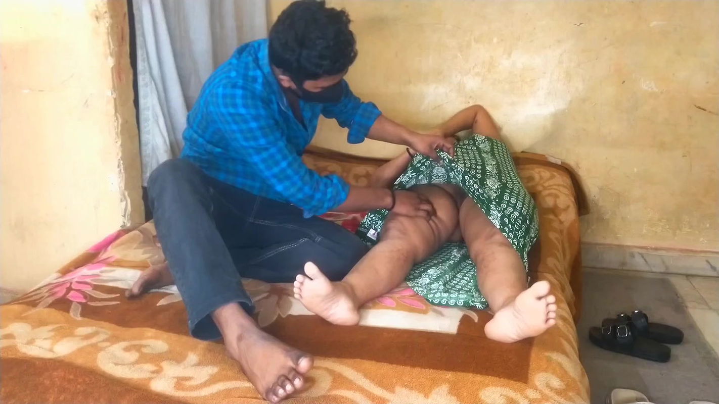 Stepbrother sex with step sister and gave her pleasure the whole night