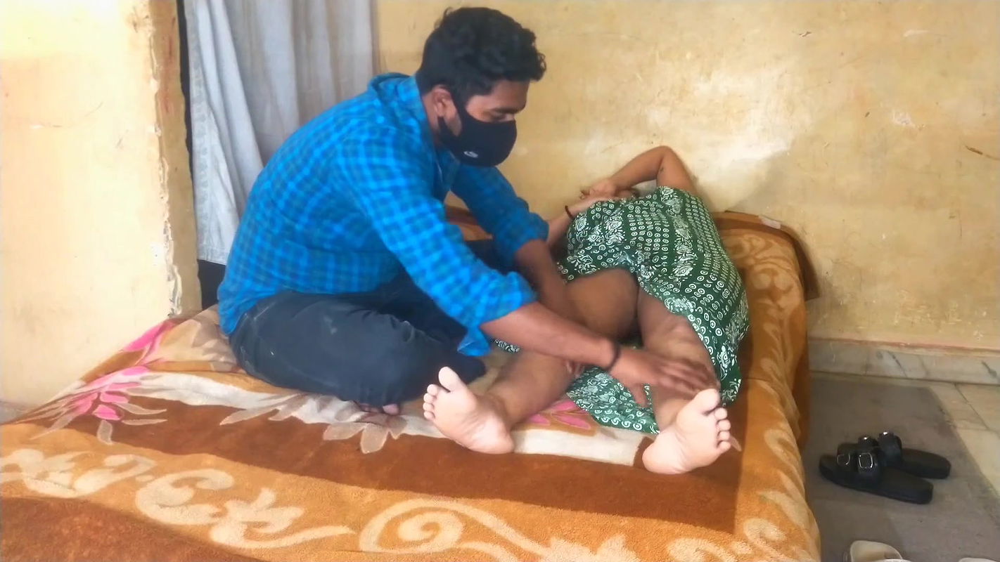 Stepbrother sex with step sister and gave her pleasure the whole night