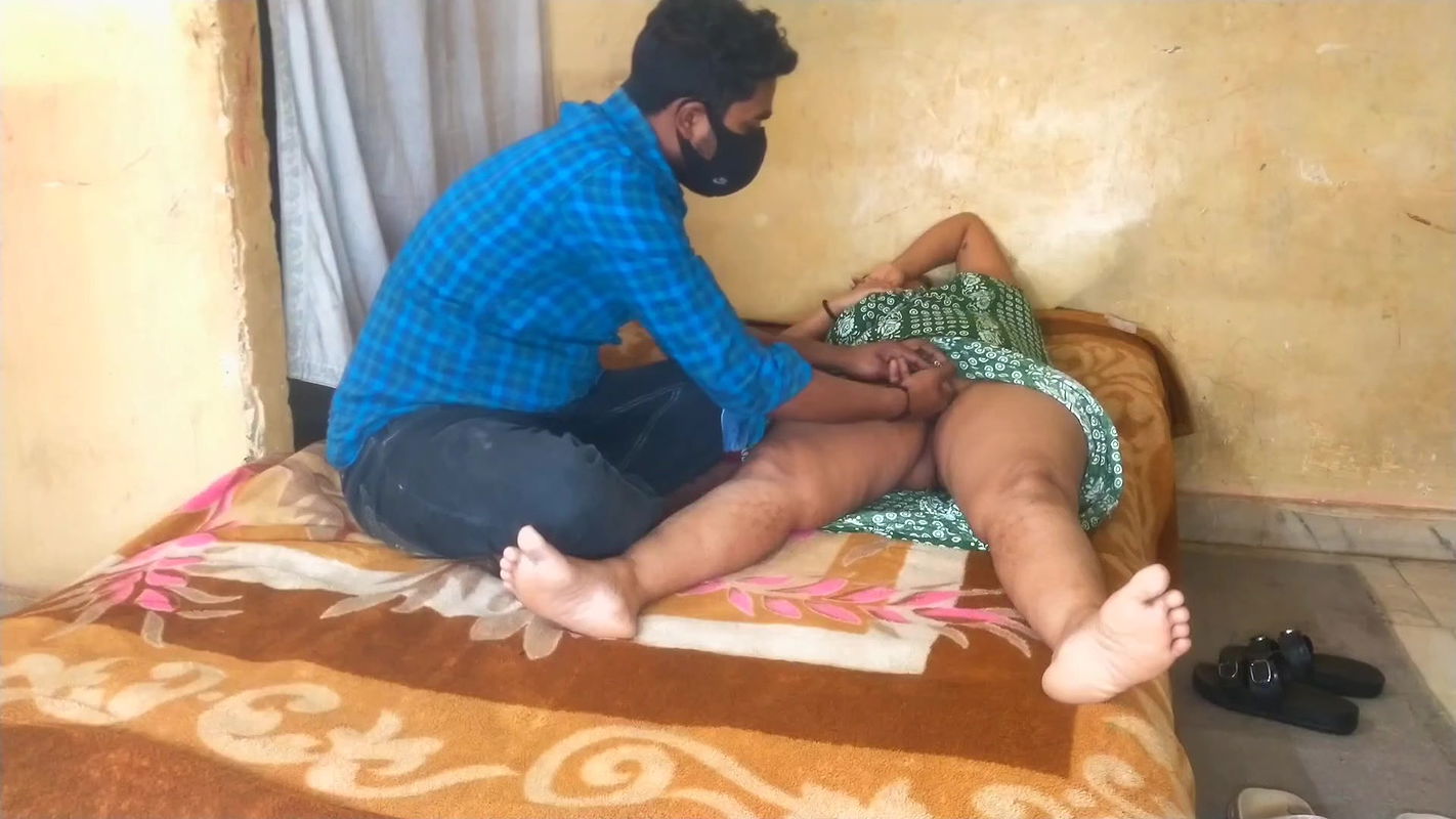 Stepbrother sex with step sister and gave her pleasure the whole night