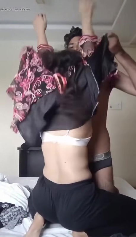 Full Video of a Young Girl She Get Naked and Give Her Phussy to Boyfriend in Hotel Room