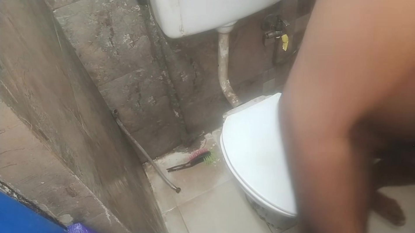 Curvy BBW Bathroom Mirror Selfie – Thick Babe Shows Off Her Big Tits and Ass