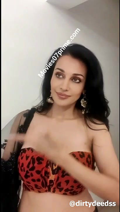 FLORA SAINI – BLOUSE NIGHT