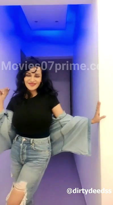 FLORA SAINI – TAKE IT OFF NIGHT – 13 MAY 2022