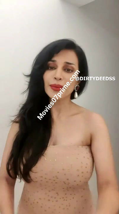 PARTY LIVE – FLORA SAINI