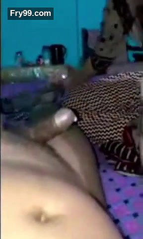 DESI INDIAN GIRL GIVING BLOWJOB