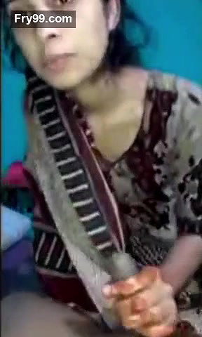 DESI INDIAN GIRL GIVING BLOWJOB