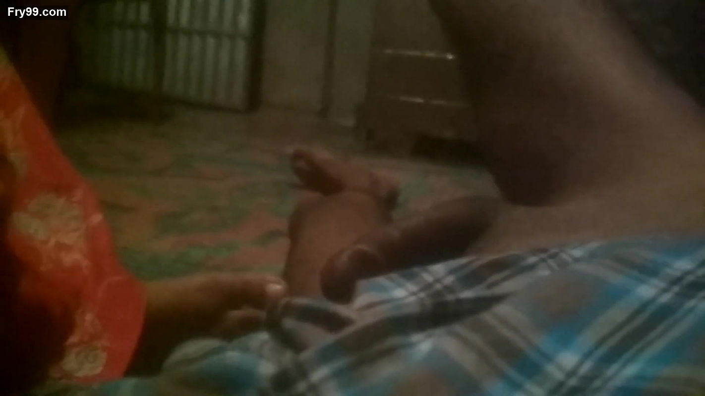 Village bhabi amazing hand job blowjob and facking for dogy stail _Deshicouplehot