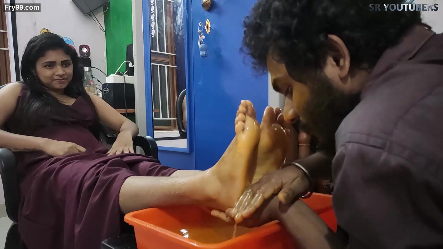 Vaishnavi – Feet Wash With Turmeric And Feert On Face