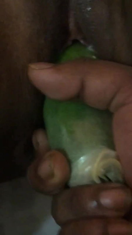 Desi girl takes cucumber in her tight pussy