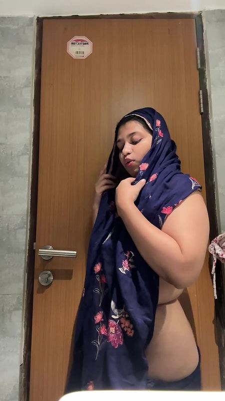Bengali Chubby Mal Shaving Pussy 63